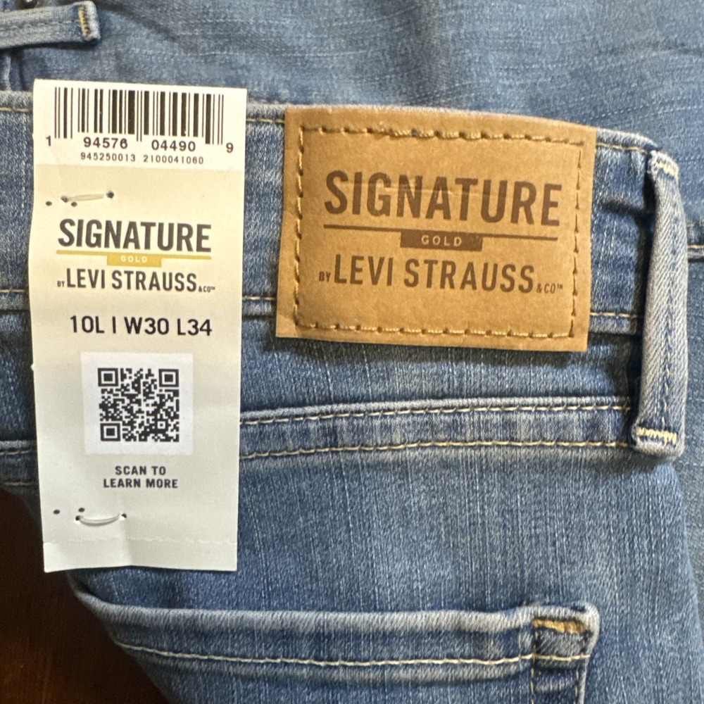 NWT Levi Signature Gold‎ Totally Shaping Straight Jeans Women's W30 L34 - Picture 5 of 9